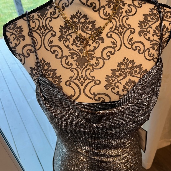 NWT. Spaghetti straps party dress. Sparkly, metallic material - Picture 7 of 7